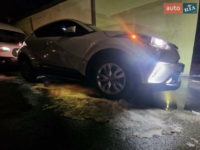Білий Тойота C-HR, об'ємом двигуна 1.99 л та пробігом 176 тис. км за 22000 $, фото 13 на Automoto.ua