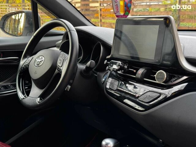 Белый Тойота C-HR, объемом двигателя 1.8 л и пробегом 79 тыс. км за 26290 $, фото 30 на Automoto.ua