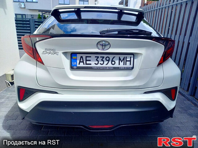 Белый Тойота C-HR, объемом двигателя 1.2 л и пробегом 42 тыс. км за 19500 $, фото 3 на Automoto.ua