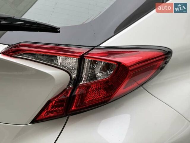 Белый Тойота C-HR, объемом двигателя 1.99 л и пробегом 66 тыс. км за 19300 $, фото 12 на Automoto.ua