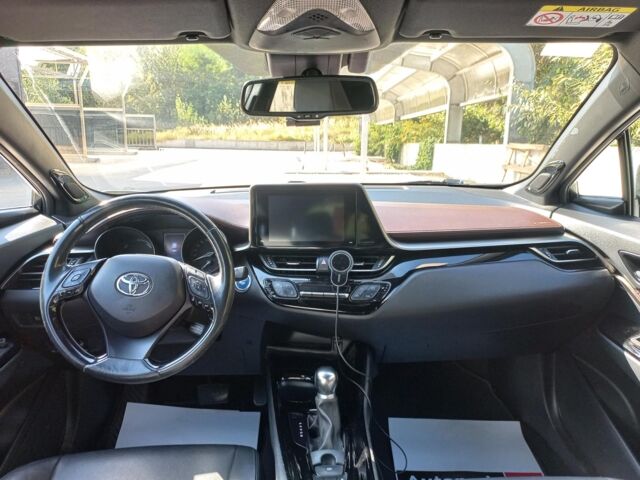 Белый Тойота C-HR, объемом двигателя 1.8 л и пробегом 113 тыс. км за 27480 $, фото 29 на Automoto.ua