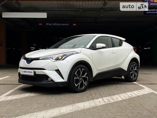 Белый Тойота C-HR, объемом двигателя 1.99 л и пробегом 22 тыс. км за 22490 $, фото 2 на Automoto.ua