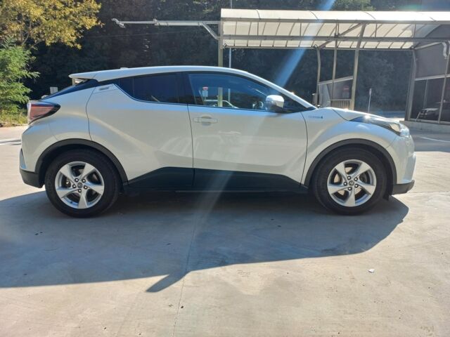 Белый Тойота C-HR, объемом двигателя 1.8 л и пробегом 113 тыс. км за 27480 $, фото 18 на Automoto.ua
