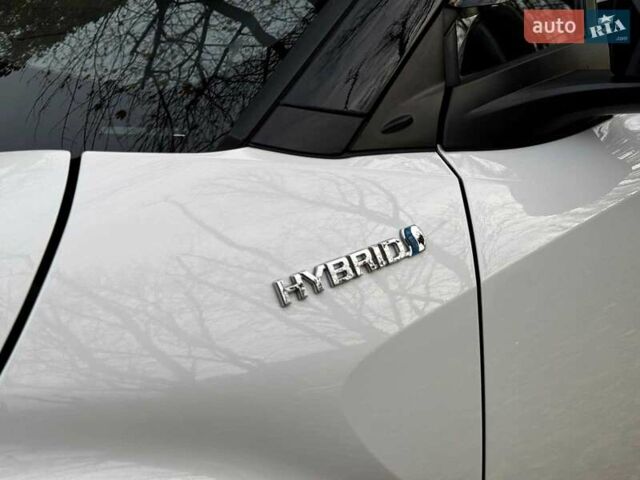 Белый Тойота C-HR, объемом двигателя 1.8 л и пробегом 79 тыс. км за 26290 $, фото 12 на Automoto.ua
