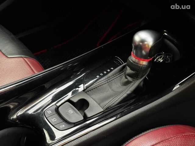 Белый Тойота C-HR, объемом двигателя 1.8 л и пробегом 79 тыс. км за 26290 $, фото 32 на Automoto.ua