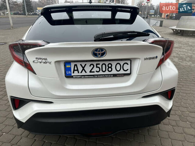 Белый Тойота C-HR, объемом двигателя 1.8 л и пробегом 66 тыс. км за 25999 $, фото 17 на Automoto.ua