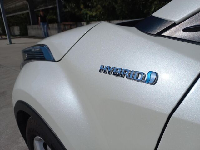 Белый Тойота C-HR, объемом двигателя 1.8 л и пробегом 113 тыс. км за 27480 $, фото 9 на Automoto.ua