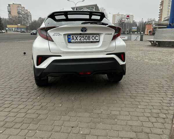 Белый Тойота C-HR, объемом двигателя 1.8 л и пробегом 66 тыс. км за 25999 $, фото 11 на Automoto.ua