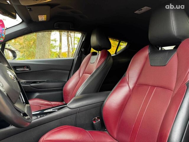 Белый Тойота C-HR, объемом двигателя 1.8 л и пробегом 79 тыс. км за 26290 $, фото 18 на Automoto.ua