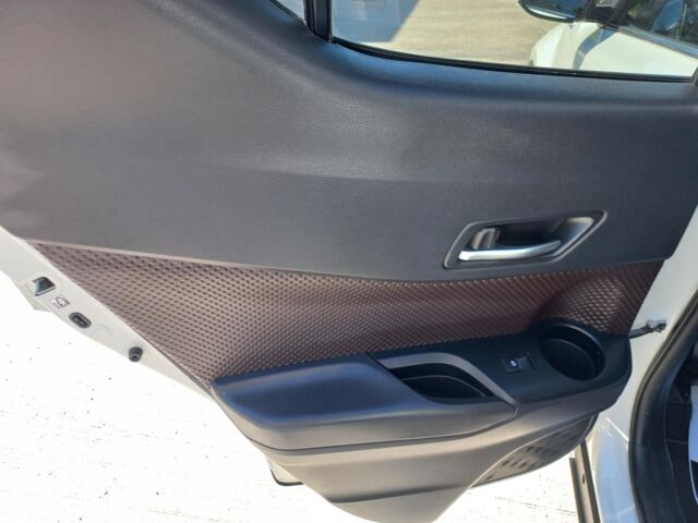 Белый Тойота C-HR, объемом двигателя 1.8 л и пробегом 113 тыс. км за 27480 $, фото 34 на Automoto.ua