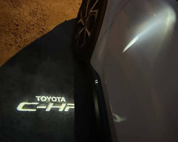 Тойота C-HR 2019 в Киеве на Automoto.ua Белый Тойота C-HR, объемом двигателя 1.8 л и пробегом 79 тыс. км за 25800 $, фото 44 на Automoto.ua