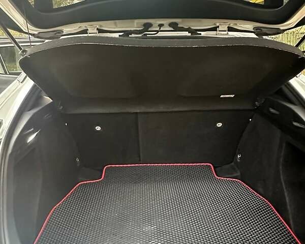 Тойота C-HR 2019 в Киеве на Automoto.ua Белый Тойота C-HR, объемом двигателя 1.8 л и пробегом 79 тыс. км за 25800 $, фото 24 на Automoto.ua