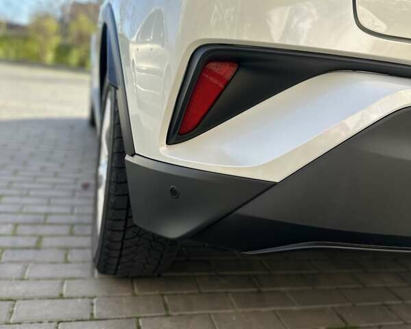 Білий Тойота C-HR, об'ємом двигуна 1.2 л та пробігом 105 тис. км за 20700 $, фото 11 на Automoto.ua