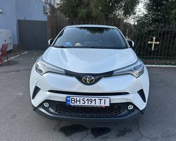 Білий Тойота C-HR, об'ємом двигуна 1.2 л та пробігом 105 тис. км за 20700 $, фото 2 на Automoto.ua