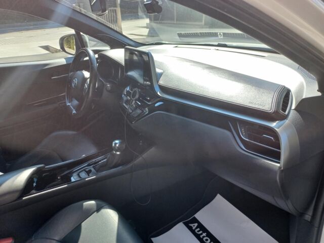 Белый Тойота C-HR, объемом двигателя 1.8 л и пробегом 113 тыс. км за 27480 $, фото 26 на Automoto.ua