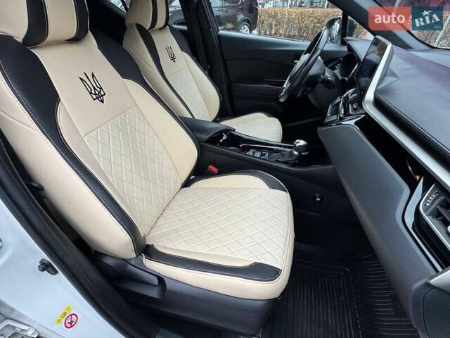 Белый Тойота C-HR, объемом двигателя 1.2 л и пробегом 92 тыс. км за 20490 $, фото 10 на Automoto.ua
