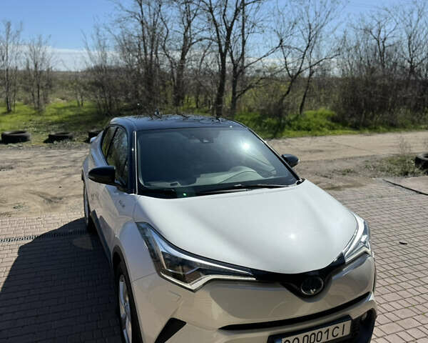 Белый Тойота C-HR, объемом двигателя 1.8 л и пробегом 41 тыс. км за 29000 $, фото 4 на Automoto.ua