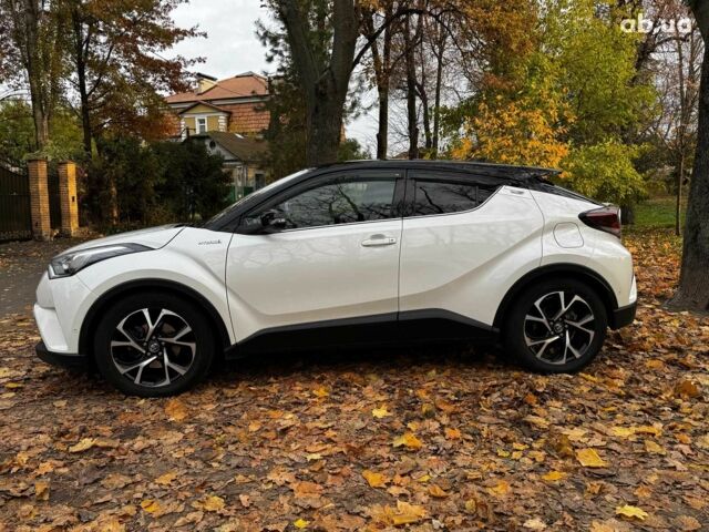 Белый Тойота C-HR, объемом двигателя 1.8 л и пробегом 79 тыс. км за 26290 $, фото 11 на Automoto.ua