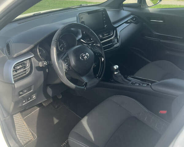 Білий Тойота C-HR, об'ємом двигуна 1.8 л та пробігом 71 тис. км за 25700 $, фото 5 на Automoto.ua