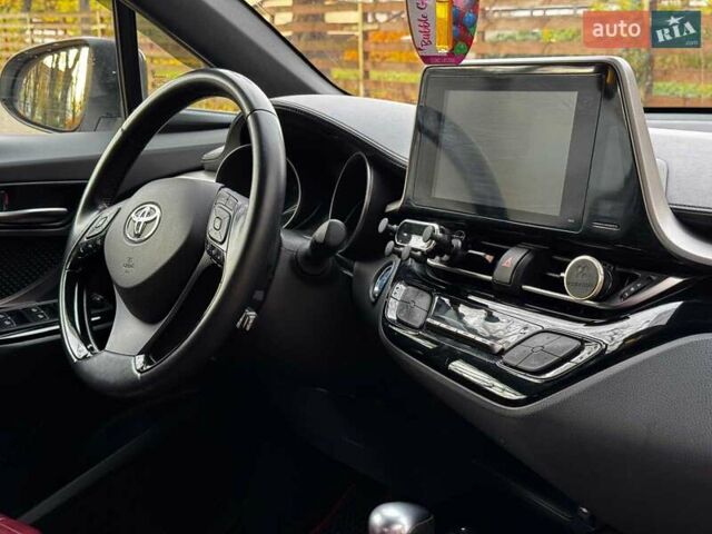 Белый Тойота C-HR, объемом двигателя 1.8 л и пробегом 79 тыс. км за 26290 $, фото 30 на Automoto.ua