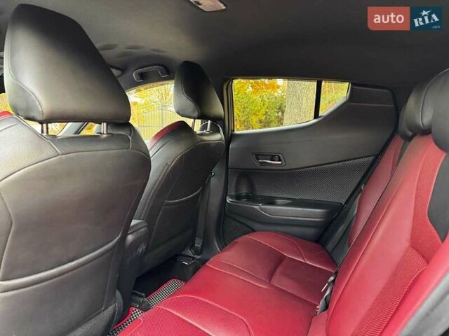 Белый Тойота C-HR, объемом двигателя 1.8 л и пробегом 79 тыс. км за 26290 $, фото 25 на Automoto.ua