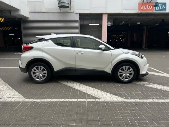 Белый Тойота C-HR, объемом двигателя 1.99 л и пробегом 66 тыс. км за 19300 $, фото 7 на Automoto.ua