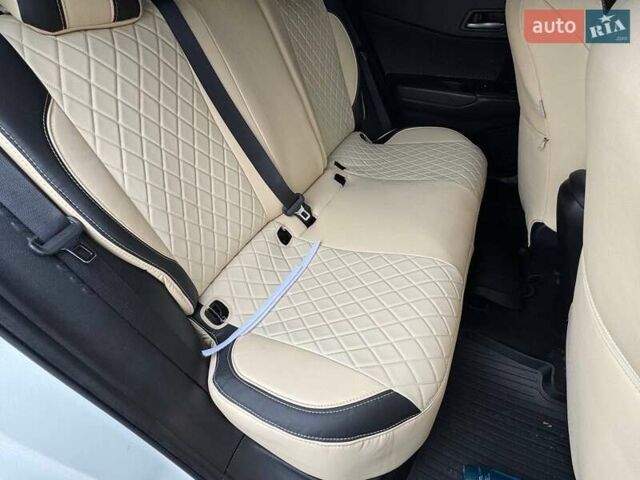 Белый Тойота C-HR, объемом двигателя 1.2 л и пробегом 92 тыс. км за 20490 $, фото 9 на Automoto.ua