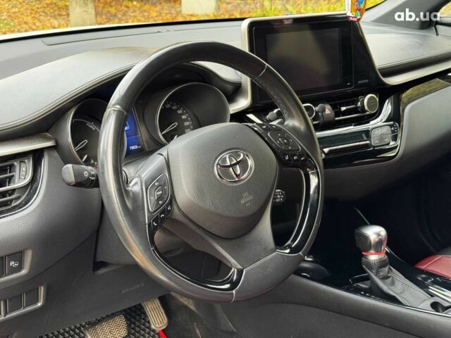 Белый Тойота C-HR, объемом двигателя 1.8 л и пробегом 79 тыс. км за 26290 $, фото 16 на Automoto.ua