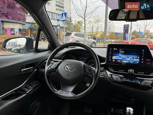 Белый Тойота C-HR, объемом двигателя 1.2 л и пробегом 92 тыс. км за 20490 $, фото 12 на Automoto.ua