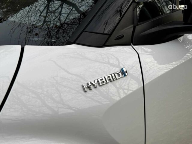 Белый Тойота C-HR, объемом двигателя 1.8 л и пробегом 79 тыс. км за 26290 $, фото 12 на Automoto.ua
