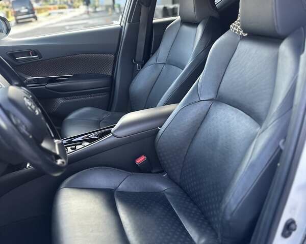 Білий Тойота C-HR, об'ємом двигуна 1.2 л та пробігом 105 тис. км за 20700 $, фото 18 на Automoto.ua