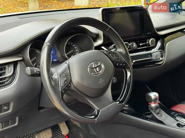 Белый Тойота C-HR, объемом двигателя 1.8 л и пробегом 79 тыс. км за 26290 $, фото 16 на Automoto.ua