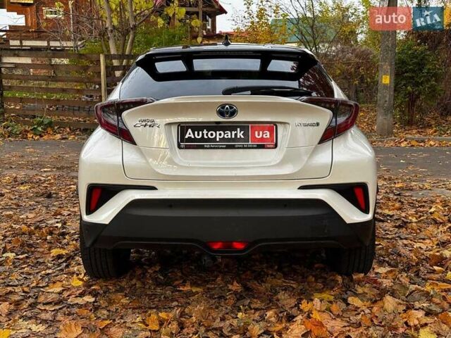 Белый Тойота C-HR, объемом двигателя 1.8 л и пробегом 79 тыс. км за 26290 $, фото 7 на Automoto.ua