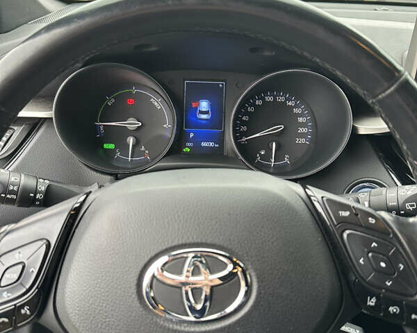 Белый Тойота C-HR, объемом двигателя 1.8 л и пробегом 66 тыс. км за 25999 $, фото 12 на Automoto.ua