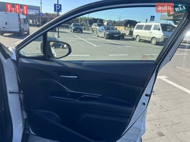 Білий Тойота C-HR, об'ємом двигуна 1.8 л та пробігом 92 тис. км за 25500 $, фото 14 на Automoto.ua
