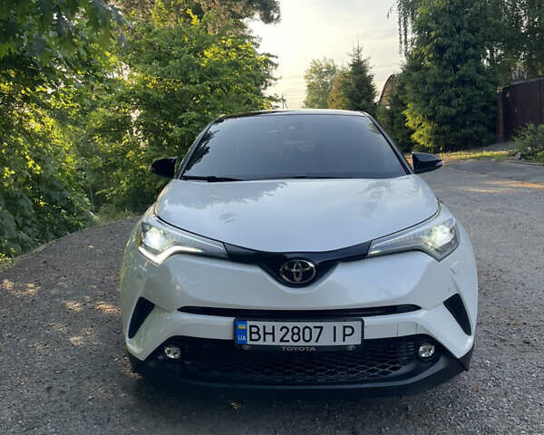 Білий Тойота C-HR, об'ємом двигуна 1.2 л та пробігом 63 тис. км за 19500 $, фото 11 на Automoto.ua