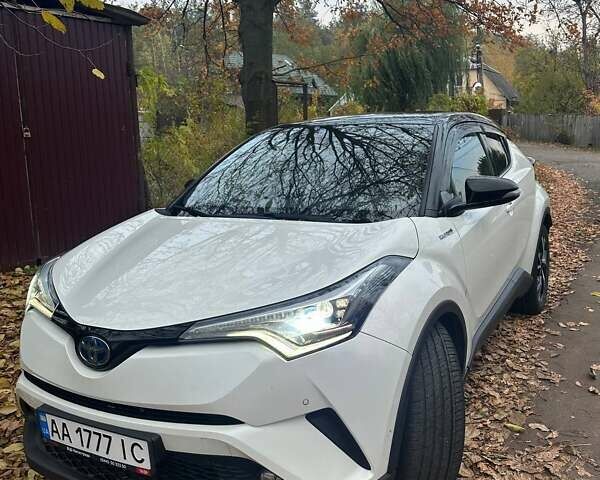 Тойота C-HR 2019 в Киеве на Automoto.ua Белый Тойота C-HR, объемом двигателя 1.8 л и пробегом 79 тыс. км за 25800 $, фото 2 на Automoto.ua