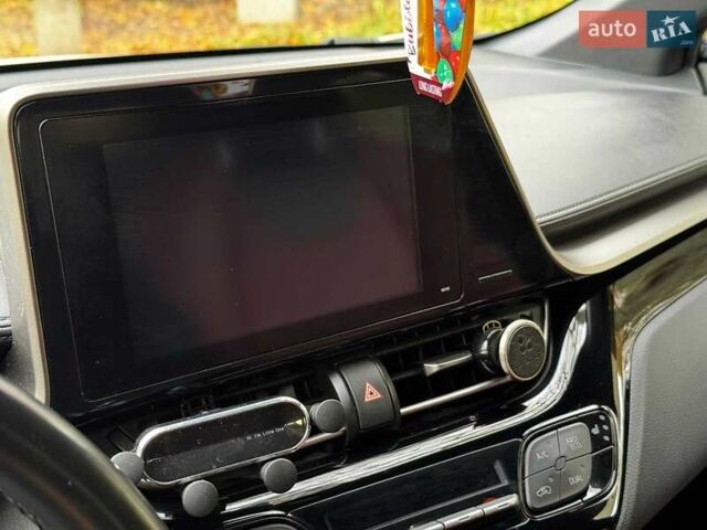 Белый Тойота C-HR, объемом двигателя 1.8 л и пробегом 79 тыс. км за 26290 $, фото 21 на Automoto.ua