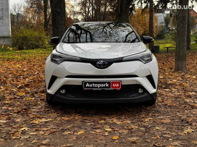 Белый Тойота C-HR, объемом двигателя 1.8 л и пробегом 79 тыс. км за 26290 $, фото 1 на Automoto.ua