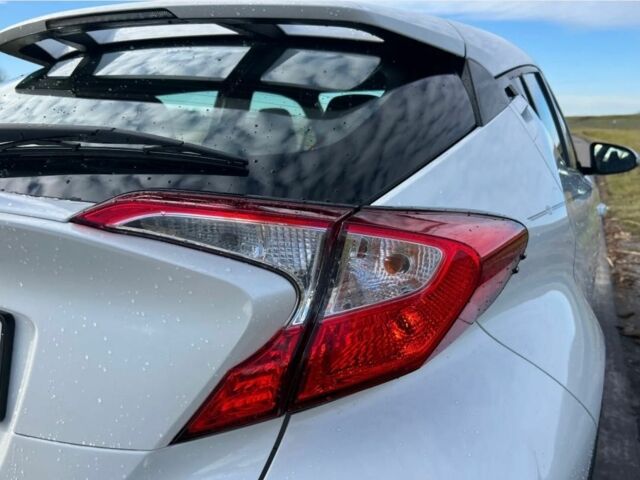 Білий Тойота C-HR, об'ємом двигуна 2 л та пробігом 58 тис. км за 10000 $, фото 4 на Automoto.ua