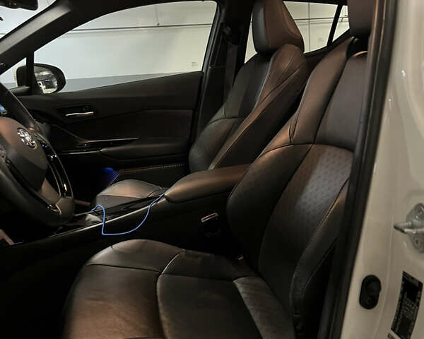 Белый Тойота C-HR, объемом двигателя 1.8 л и пробегом 89 тыс. км за 28500 $, фото 5 на Automoto.ua