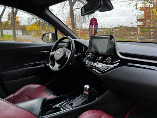 Белый Тойота C-HR, объемом двигателя 1.8 л и пробегом 79 тыс. км за 26290 $, фото 29 на Automoto.ua