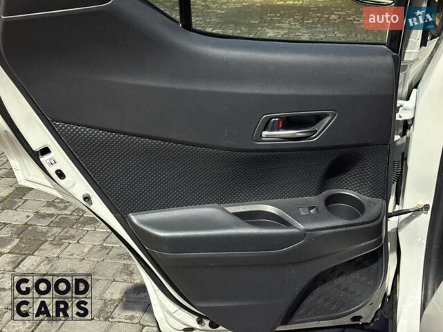 Белый Тойота C-HR, объемом двигателя 2 л и пробегом 46 тыс. км за 22000 $, фото 21 на Automoto.ua