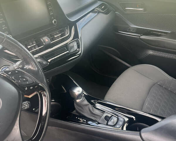 Білий Тойота C-HR, об'ємом двигуна 1.8 л та пробігом 71 тис. км за 25700 $, фото 7 на Automoto.ua