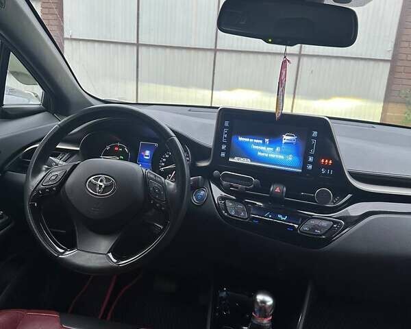 Тойота C-HR 2019 в Киеве на Automoto.ua Белый Тойота C-HR, объемом двигателя 1.8 л и пробегом 79 тыс. км за 25800 $, фото 35 на Automoto.ua