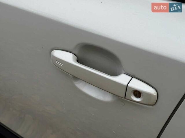 Белый Тойота C-HR, объемом двигателя 1.8 л и пробегом 79 тыс. км за 26290 $, фото 15 на Automoto.ua