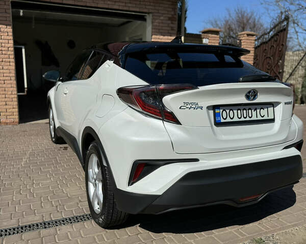 Белый Тойота C-HR, объемом двигателя 1.8 л и пробегом 41 тыс. км за 29000 $, фото 15 на Automoto.ua