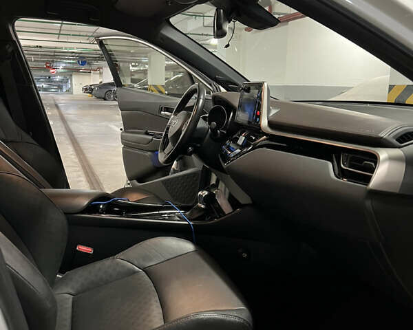 Белый Тойота C-HR, объемом двигателя 1.8 л и пробегом 89 тыс. км за 28500 $, фото 19 на Automoto.ua