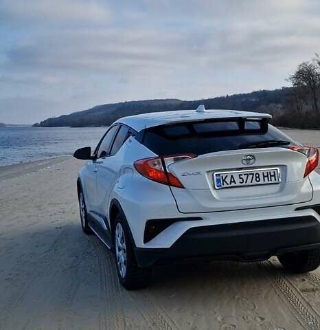 Білий Тойота C-HR, об'ємом двигуна 1.99 л та пробігом 176 тис. км за 22000 $, фото 1 на Automoto.ua