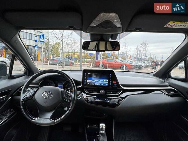Белый Тойота C-HR, объемом двигателя 1.2 л и пробегом 92 тыс. км за 20490 $, фото 11 на Automoto.ua